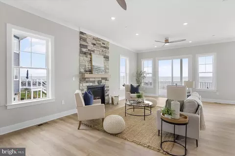 Living - 8823 Chesapeake Ave, Sparrows Point, MD 21219 photo 1 of 5
