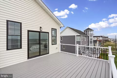 Exterior - 8823 Chesapeake Ave, Sparrows Point, MD 21219 photo 2 of 4