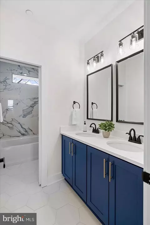 Bath - 8823 Chesapeake Ave, Sparrows Point, MD 21219 photo 2 of 6