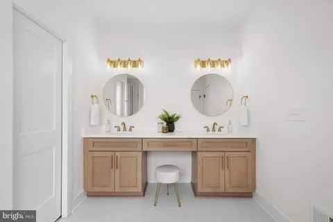 Bath - 8823 Chesapeake Ave, Sparrows Point, MD 21219 photo 6 of 6