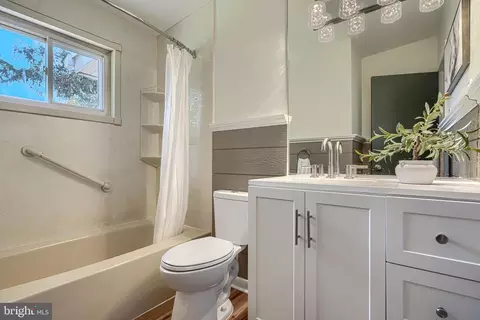 Bath - 6821 Barnett Rd, Baltimore, MD 21239 photo 1 of 2