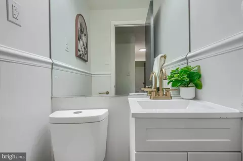 Bath - 6821 Barnett Rd, Baltimore, MD 21239 photo 2 of 2