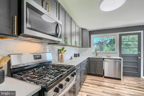 Kitchen - 6821 Barnett Rd, Baltimore, MD 21239 photo 4 of 5