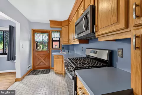 Kitchen - 2032 Ormand Rd, Dundalk, MD 21222 photo 4 of 4