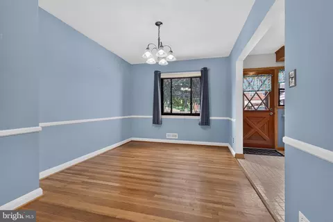 Entry Way - 2032 Ormand Rd, Dundalk, MD 21222 photo 2 of 6