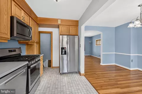 Entry Way - 2032 Ormand Rd, Dundalk, MD 21222 photo 1 of 6