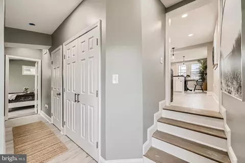 Entry Way - 822 Wise Ave, Dundalk, MD 21222 photo 3 of 4