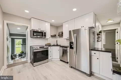 Kitchen - 822 Wise Ave, Dundalk, MD 21222 photo 3 of 4