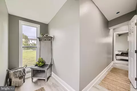Entry Way - 822 Wise Ave, Dundalk, MD 21222 photo 4 of 4