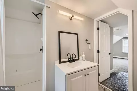 Bath - 822 Wise Ave, Dundalk, MD 21222 photo 4 of 5