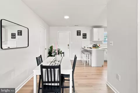 Entry Way - 2516 Maple Rd, Sparrows Point, MD 21219 photo 2 of 6
