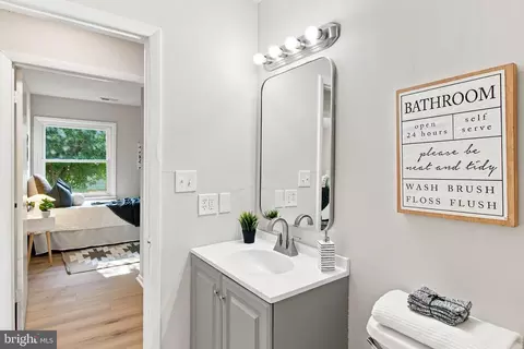 Bath - 2516 Maple Rd, Sparrows Point, MD 21219 photo 4 of 4