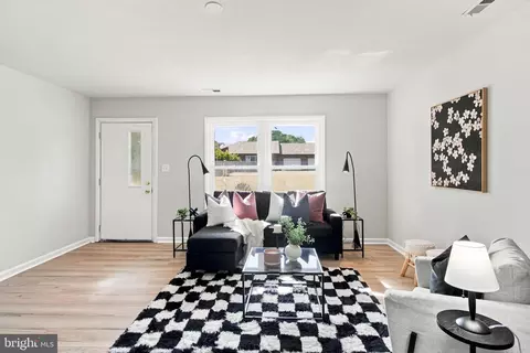 Living - 2516 Maple Rd, Sparrows Point, MD 21219 photo 2 of 3