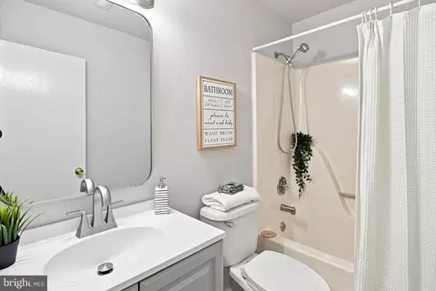 Bath - 2516 Maple Rd, Sparrows Point, MD 21219 photo 1 of 4
