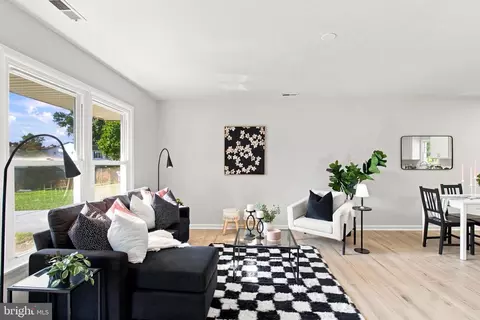 Living - 2516 Maple Rd, Sparrows Point, MD 21219 photo 1 of 3