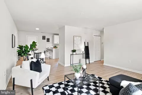 Living - 2516 Maple Rd, Sparrows Point, MD 21219 photo 3 of 3