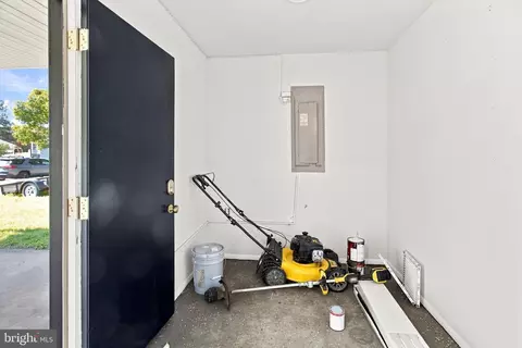 Entry Way - 2516 Maple Rd, Sparrows Point, MD 21219 photo 4 of 6