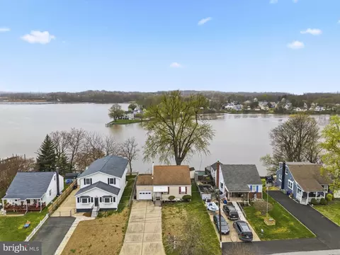 54 Wagners Ln, Essex, MD 21221