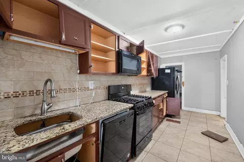 Entry Way - 2964 Cornwall Rd, Dundalk, MD 21222 photo 6 of 11