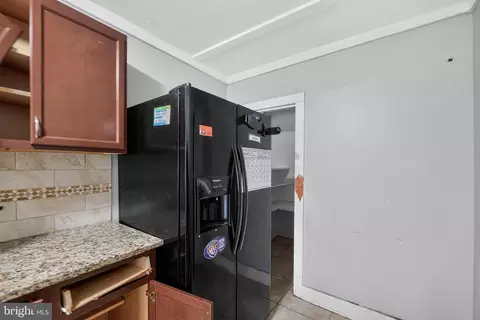Entry Way - 2964 Cornwall Rd, Dundalk, MD 21222 photo 7 of 11