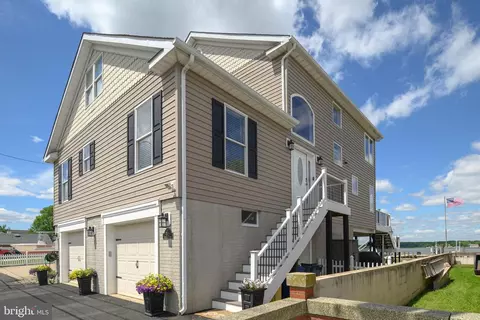 Exterior - 7112 River Drive Rd, Sparrows Point, MD 21219 photo 3 of 12