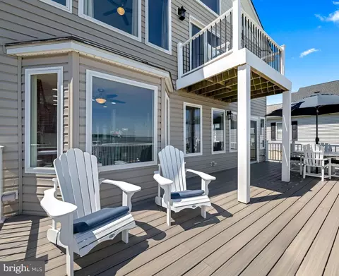Exterior - 7112 River Drive Rd, Sparrows Point, MD 21219 photo 5 of 12