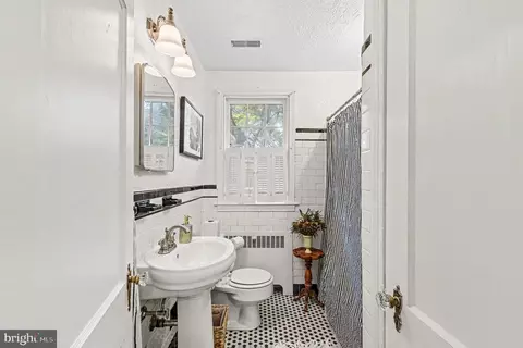 Bath - 92 Murdock Rd, Baltimore, MD 21212 photo 1 of 1