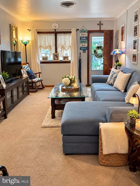 Living - 7423 N Point Rd, Edgemere, MD 21219 photo 1 of 3