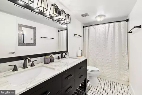 Bath - 205 E Joppa Rd #602, Towson, MD 21286 photo 2 of 3