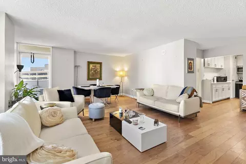 Living - 205 E Joppa Rd #602, Towson, MD 21286 photo 3 of 4