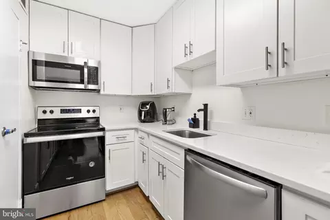 Kitchen - 205 E Joppa Rd #602, Towson, MD 21286 photo 2 of 3