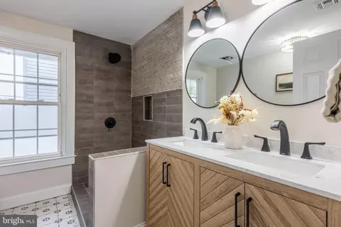 Bath - 1807 Sutton Ave, Halethorpe, MD 21227 photo 5 of 6