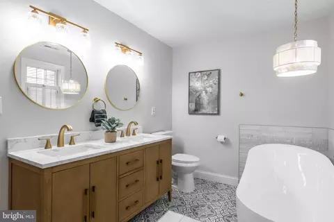 Bath - 1807 Sutton Ave, Halethorpe, MD 21227 photo 3 of 6