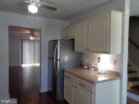 Kitchen - 3927 Cutty Sark Rd, Middle River, MD 21220 photo 4 of 5