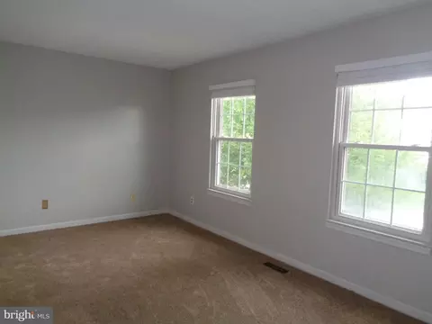 Living - 3927 Cutty Sark Rd, Middle River, MD 21220 photo 5 of 7