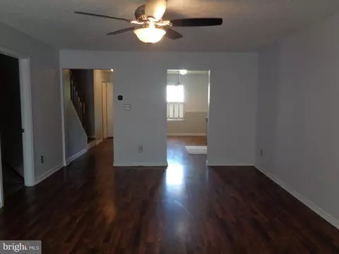 Living - 3927 Cutty Sark Rd, Middle River, MD 21220 photo 2 of 7