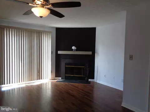 Living - 3927 Cutty Sark Rd, Middle River, MD 21220 photo 4 of 7