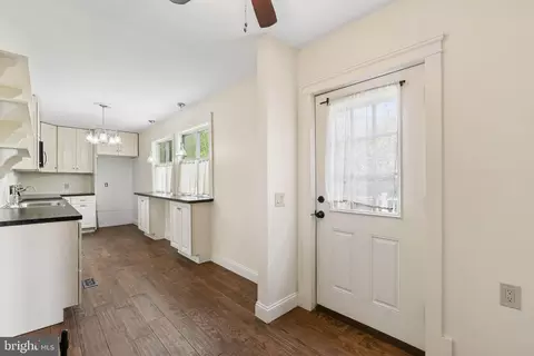 Entry Way - 21101 York Rd, Parkton, MD 21120 photo 5 of 9