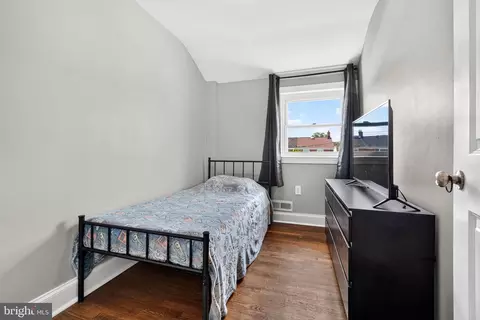 Bedroom - 2012 Ormand Rd, Dundalk, MD 21222 photo 6 of 6