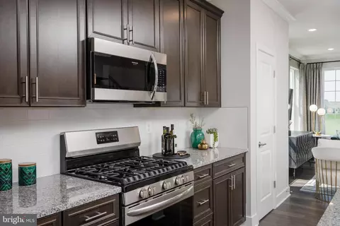 Entry Way - 2015 Patapsco Glen Rd, Windsor Mill, MD 21244 photo 3 of 6