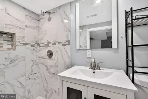 Bath - 5416 Hamilton Ave, Baltimore, MD 21206 photo 3 of 3