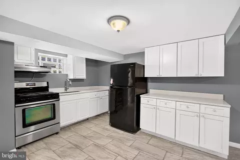 Entry Way - 5416 Hamilton Ave, Baltimore, MD 21206 photo 13 of 14