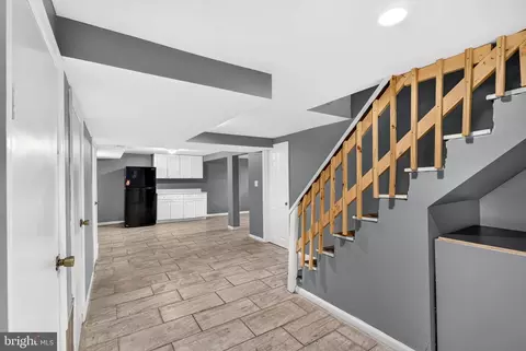 Entry Way - 5416 Hamilton Ave, Baltimore, MD 21206 photo 11 of 14