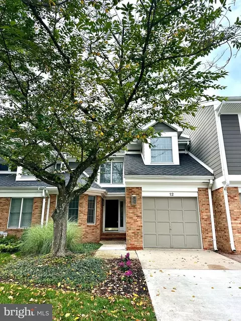 12 River Oaks Cir, Pikesville, MD 21208