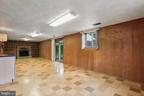 Living - 5501 Daybreak Ter, Baltimore, MD 21206 photo 6 of 6