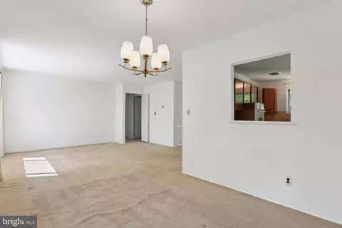 Living - 5501 Daybreak Ter, Baltimore, MD 21206 photo 3 of 6