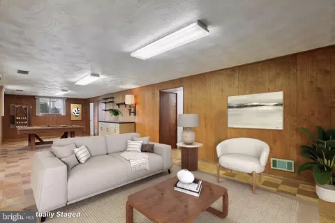 Living - 5501 Daybreak Ter, Baltimore, MD 21206 photo 5 of 6