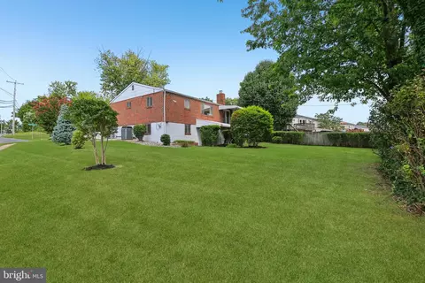 Exterior - 5501 Daybreak Ter, Baltimore, MD 21206 photo 8 of 10