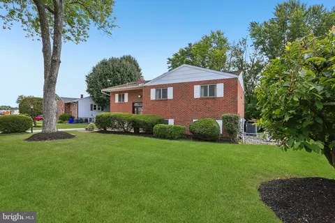 Exterior - 5501 Daybreak Ter, Baltimore, MD 21206 photo 3 of 10