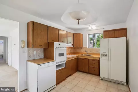 Kitchen - 5501 Daybreak Ter, Baltimore, MD 21206 photo 1 of 4